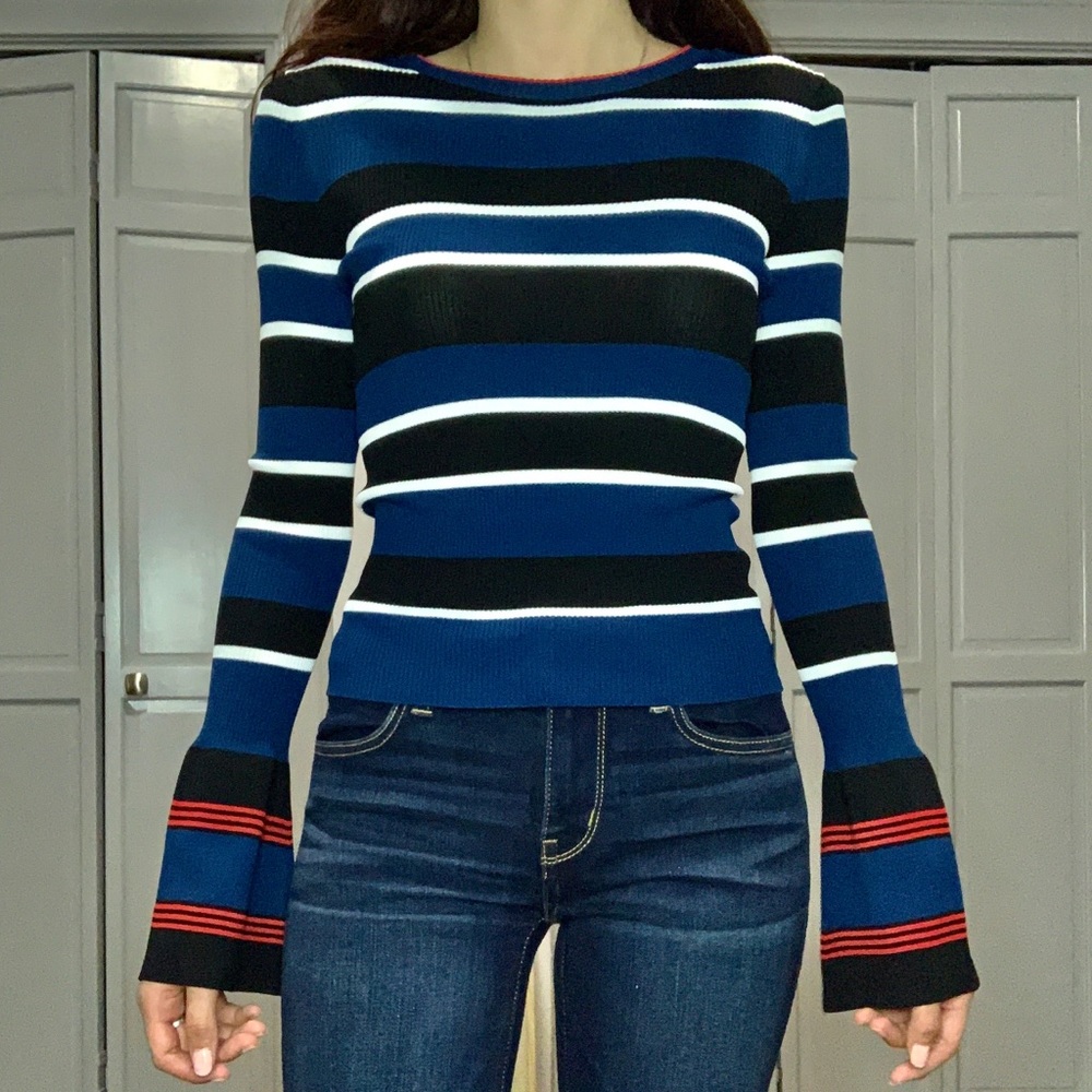 Long sleeve shirt.